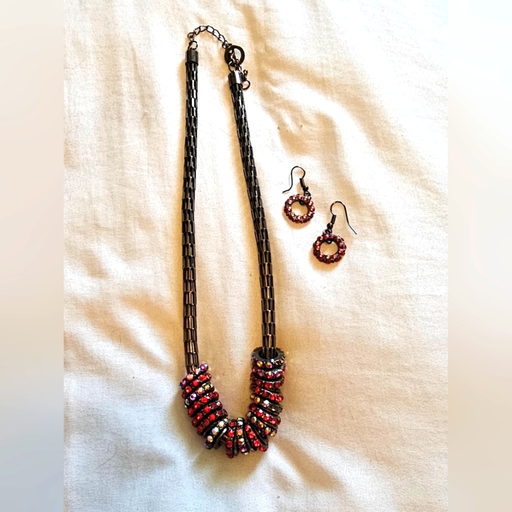 Necklace and earring set